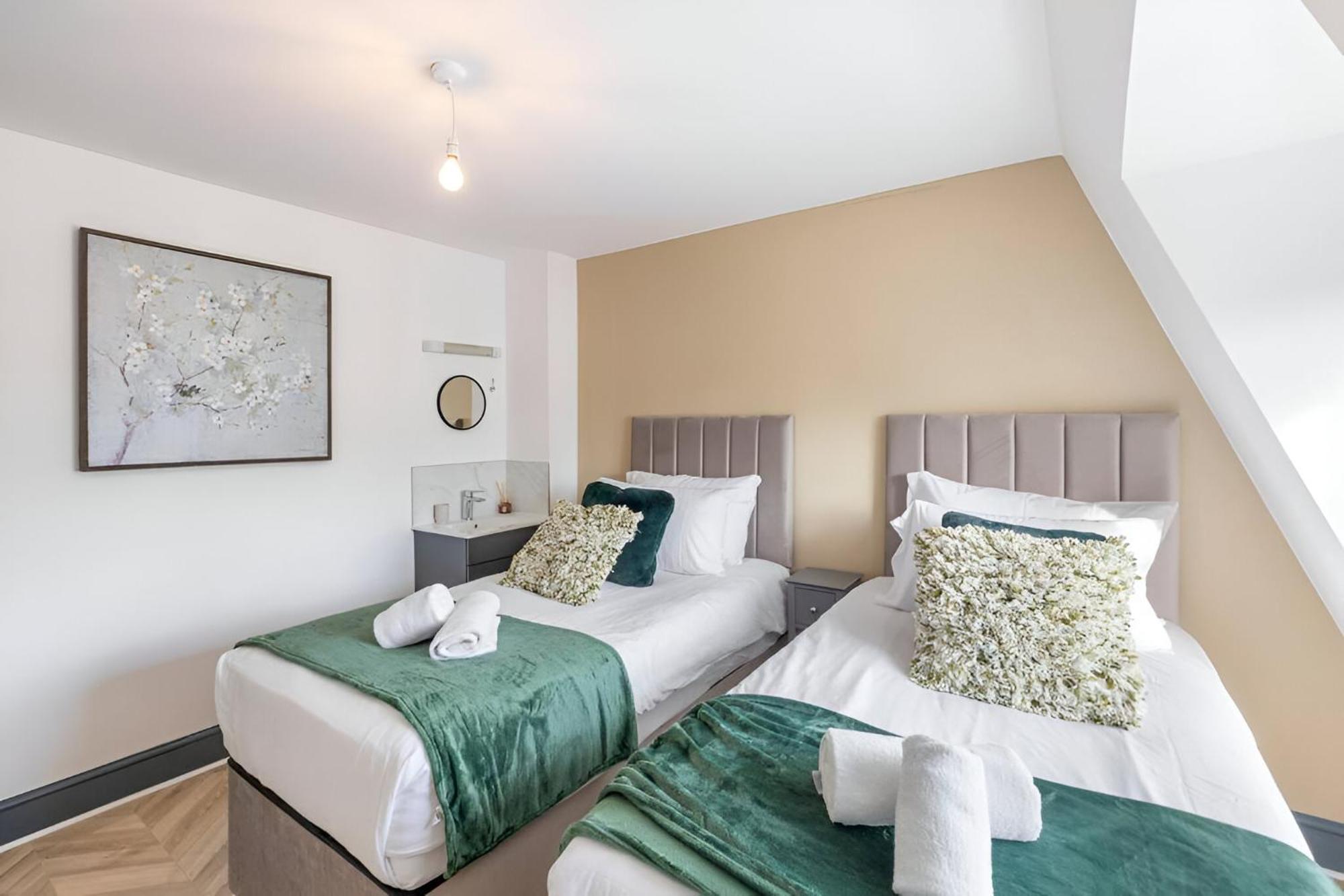 8br Gem In Prime Location Perfect For Group Appartamento